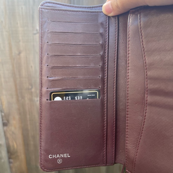 Chanel Vintage Quilted Yen Wallet in Black, Lambskin, and Silver Hardware - Picture 8 of 13